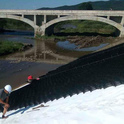 330mm-1000mm Απόσταση συγκόλλησης HDPE Geocell για λύση σταθεροποίησης χαλίκις δρόμου