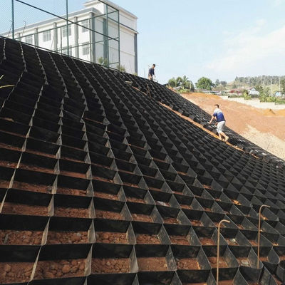 Γεωκύτταρο πλαστικού HDPE για την προστασία από κλίση σε ξενοδοχείο μαύρου χρώματος
