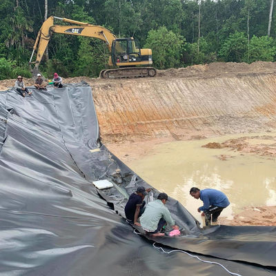 Γεωμεμβράνη HDPE ως πλαστική επιφάνεια λίμνης γεωργίας με μήκος 50-100m/roll Προσαρμόσιμη