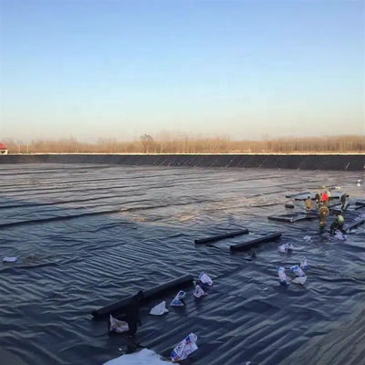Υψηλής πυκνότητας Αδιαπέραστο ρολό HDPE πλαστικής γεωμεμβράνης για τεχνητή λίμνη Αδιάβροχο