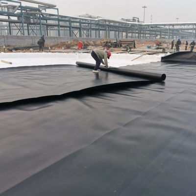 1m-8m πλάτος 0,3mm-3,0mm πάχος HDPE Geomembrane επένδυση για ενισχυμένες επένδυση λίμνης