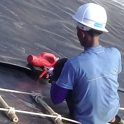 Διπλή ομαλή / υφή HDPE γεωμεμβράνη για λίμνη ιχθυοκαλλιέργειας υψηλής πυκνότητας πολυαιθυλενίου