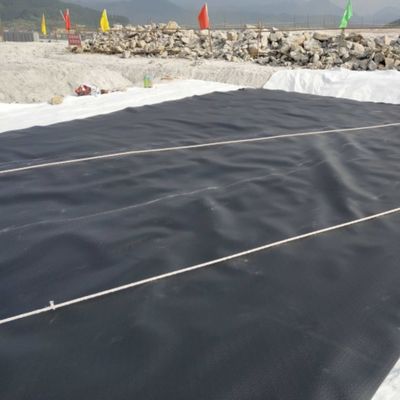 50-200m μήκος ανθεκτική HDPE γεωμεμβράνη σε μαύρο για δεξαμενές αποθήκευσης νερού και λίμνες ψαριών