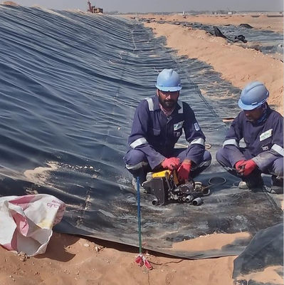 Προσαρμόσιμη μαύρη γεωμεμβράνη HDPE για δεξαμενές ψαριών 0,5 mm Στυλ βιομηχανικού σχεδιασμού