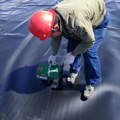 Προσαρμόσιμη μαύρη γεωμεμβράνη HDPE για δεξαμενές ψαριών 0,5 mm Στυλ βιομηχανικού σχεδιασμού