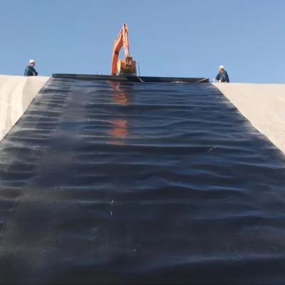 Η επιφάνεια φράγματος της φάρμας της Κένυας έγινε εύκολη με την εγκατάσταση της επιφάνειας φράγματος λίμνης HDPE 500 μm