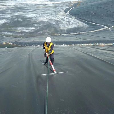 ASTM GRI-GM13 Τυποποιημένη γεωμεμβράνη HDPE 1 mm για εφαρμογές στα λιμάνια ψαριών και στα χώρια υγειονομικής ταφής